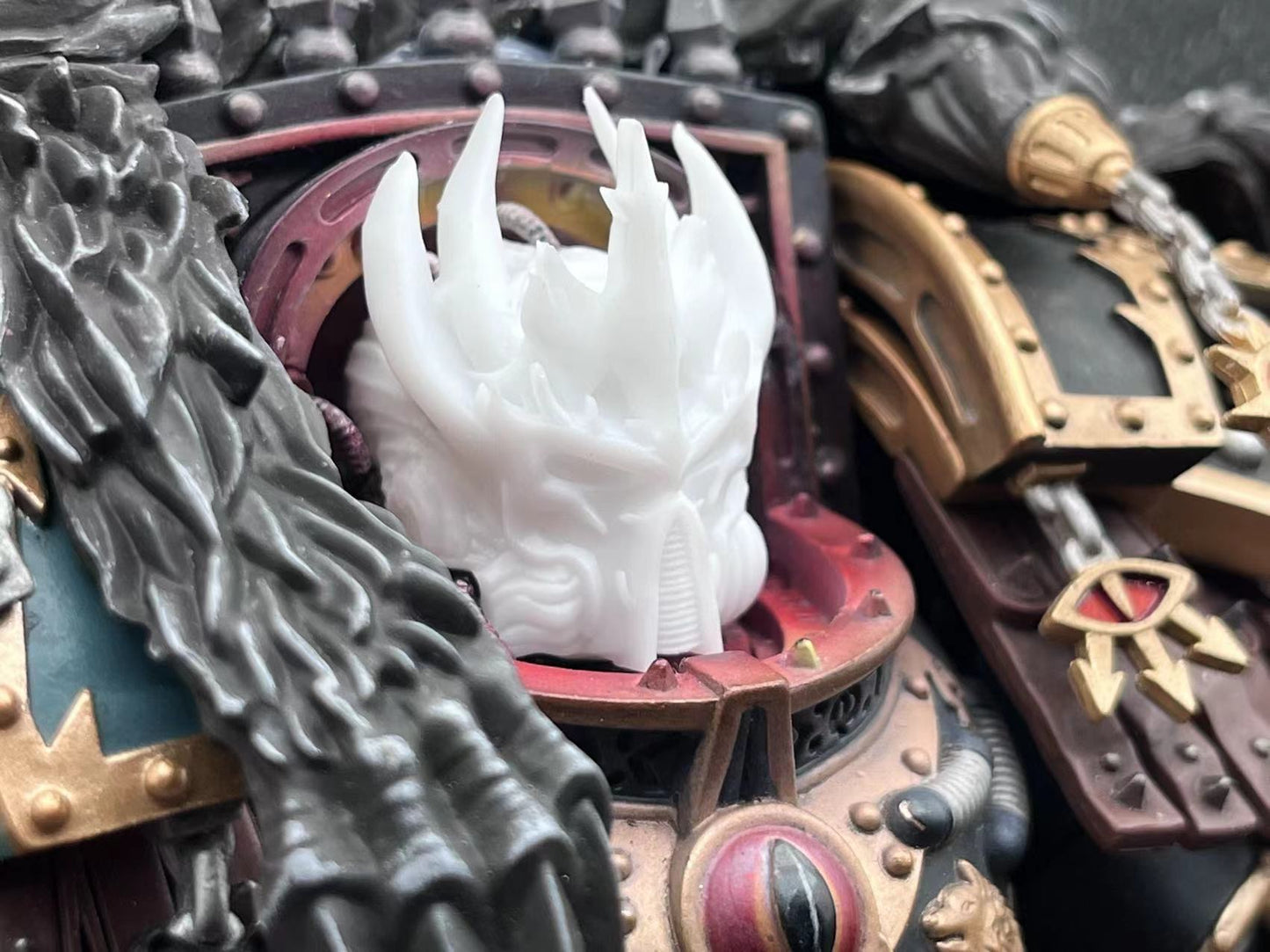 Warhammer 40K Horus Helmet | Hand-Painted Custom | for JOYTOY 1/18 & McFarlane 7" | Devcon's Studio